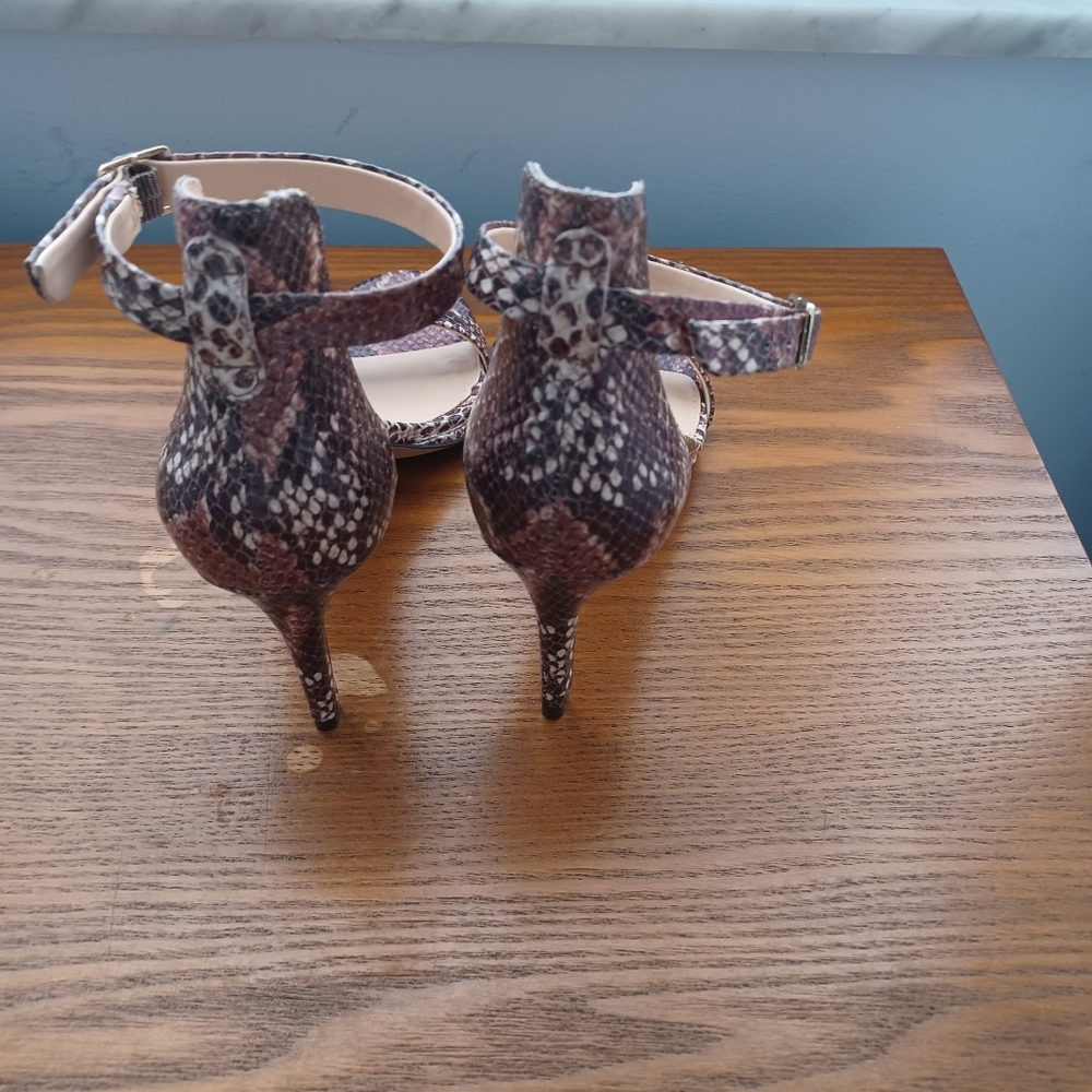 Shoe - Picture 2 of 4